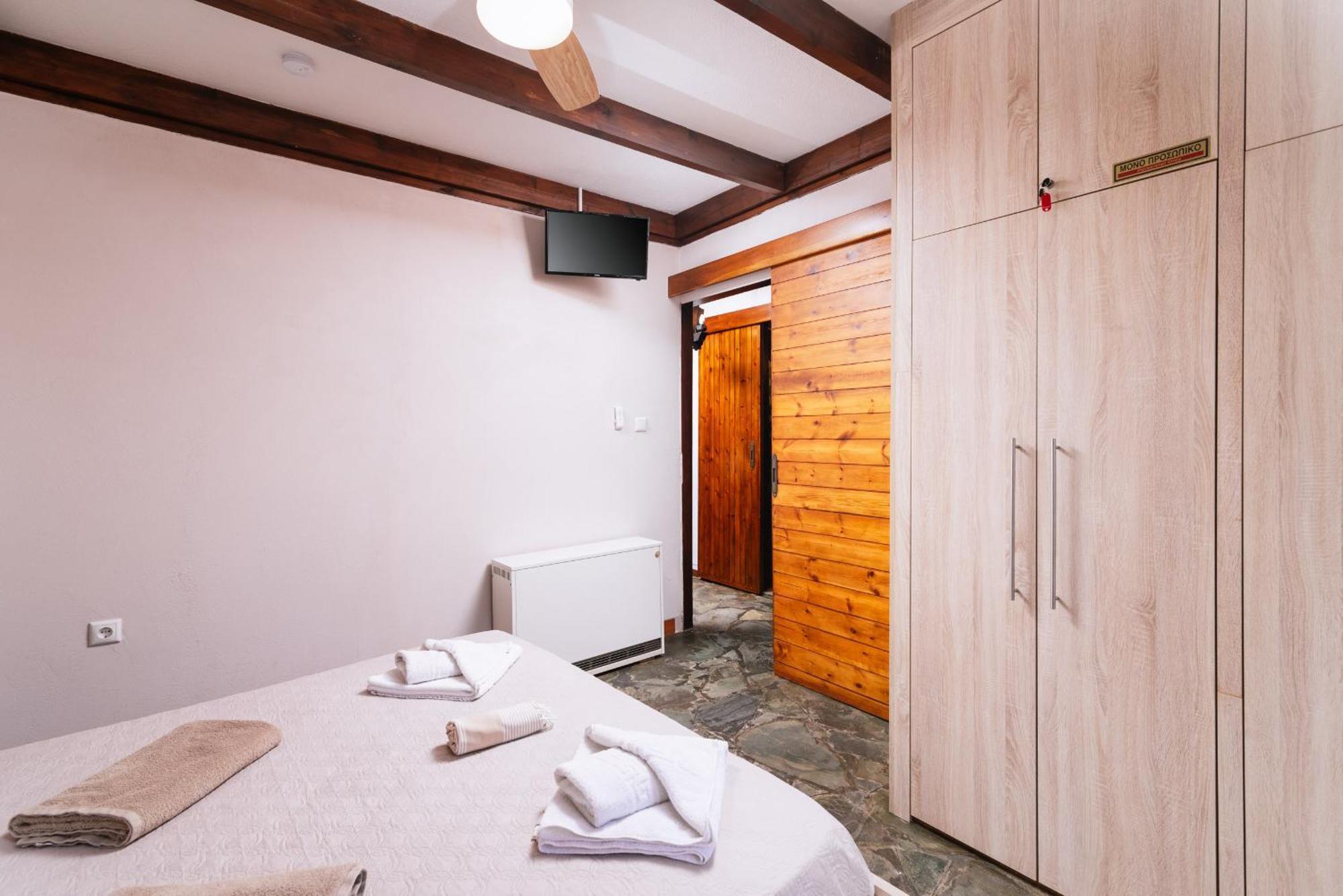 Wooden Beach House Villa Gerani  Bagian luar foto