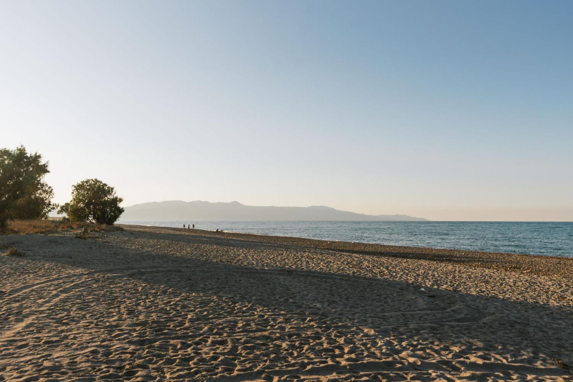 Wooden Beach House Villa Gerani  Bagian luar foto