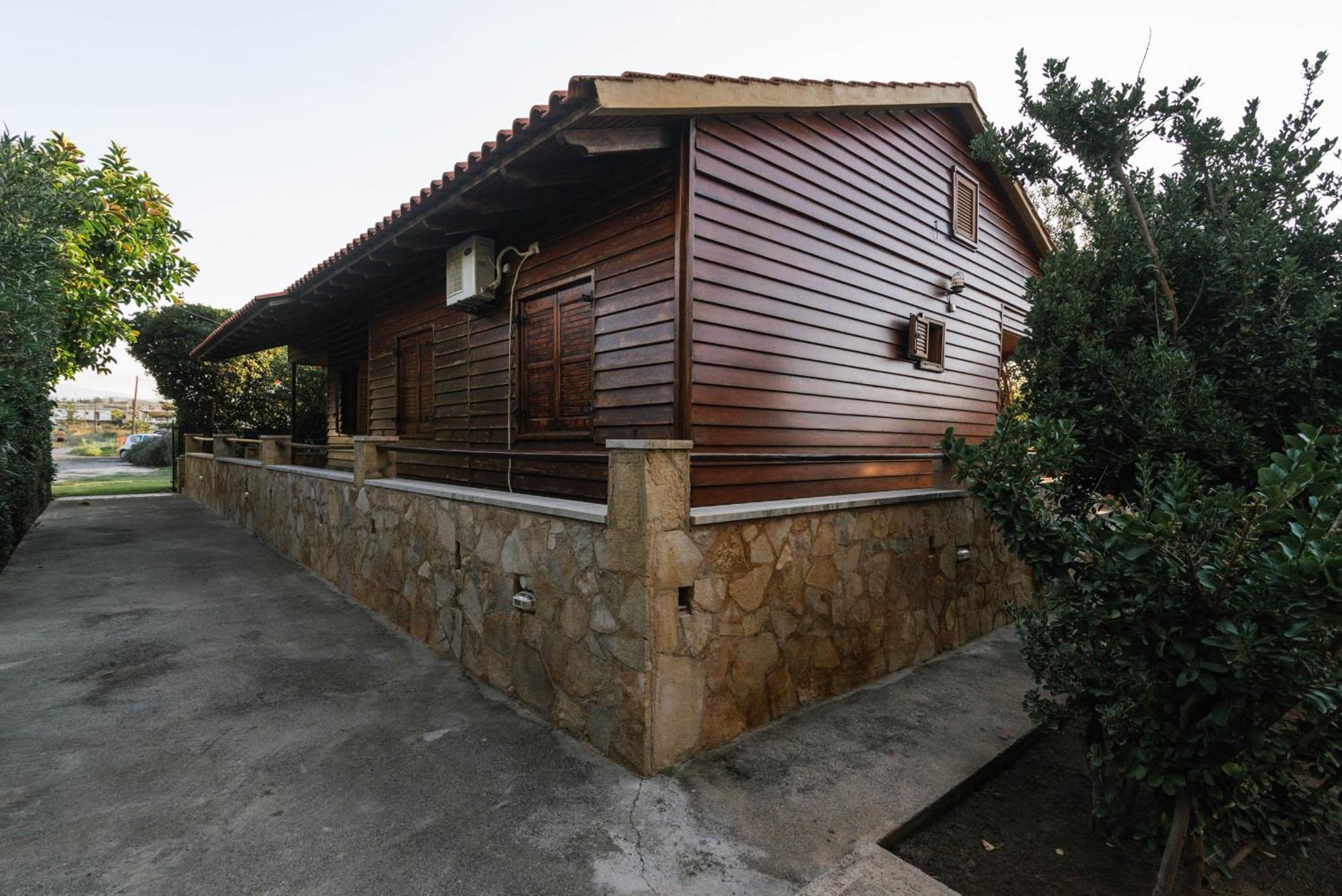 Wooden Beach House Villa Gerani  Bagian luar foto